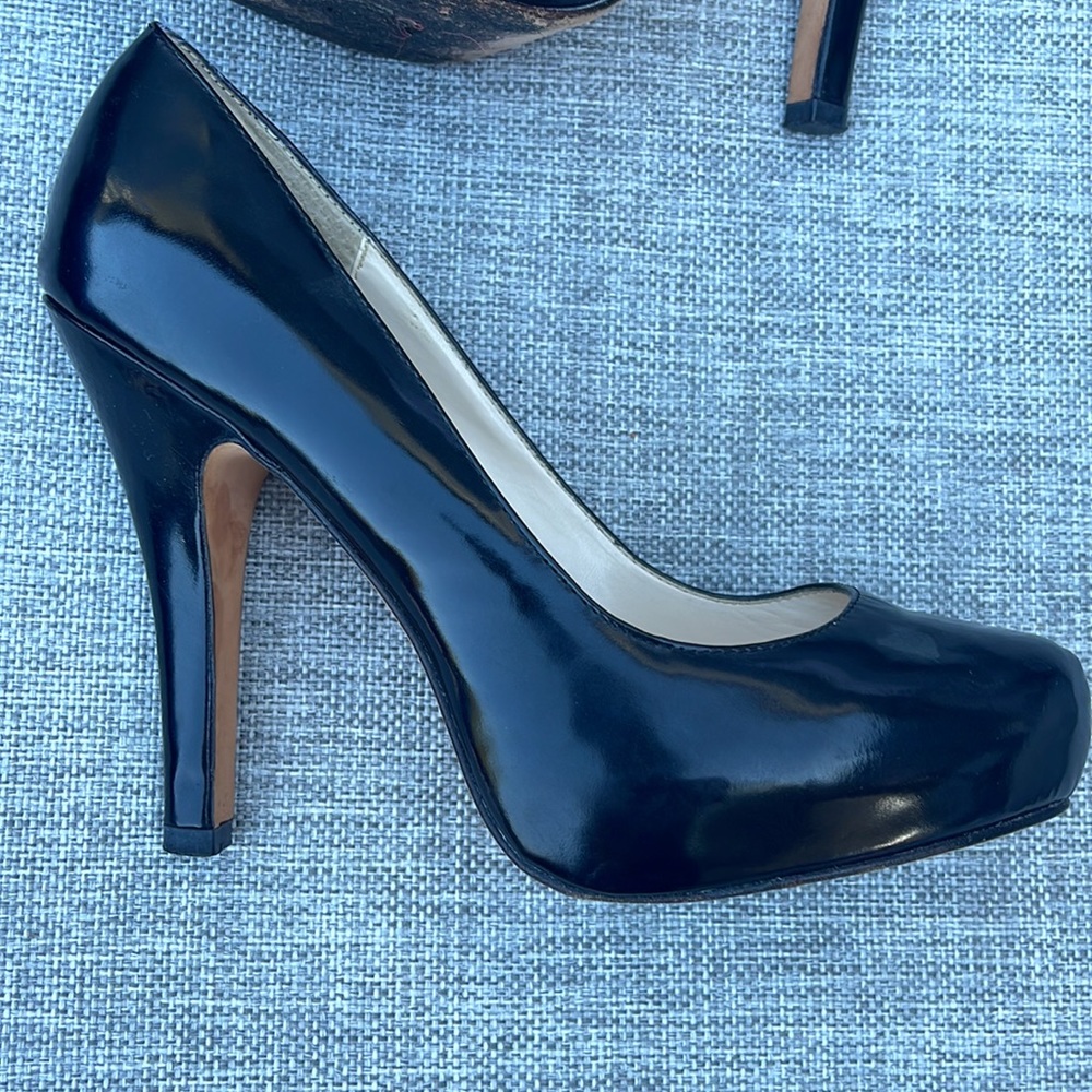 Steven by Steve Madden - black , shiny leather platform heels - Picture 7 of 12